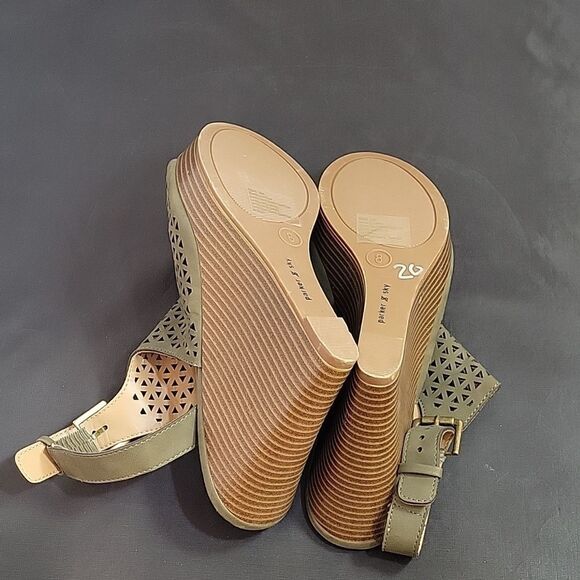 BRAND NEW PARKER&SKY ADJUSTABLE BUCKLE OPEN TOE CUTOUT WEDGE SANDAL - Picture 12 of 14